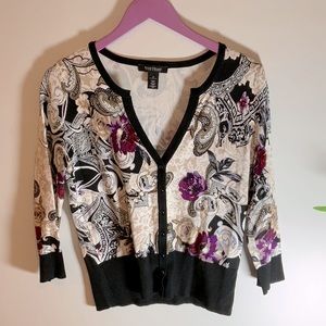 White House Black Market 3/4 sleeve notch neck printed cardigan. Size M